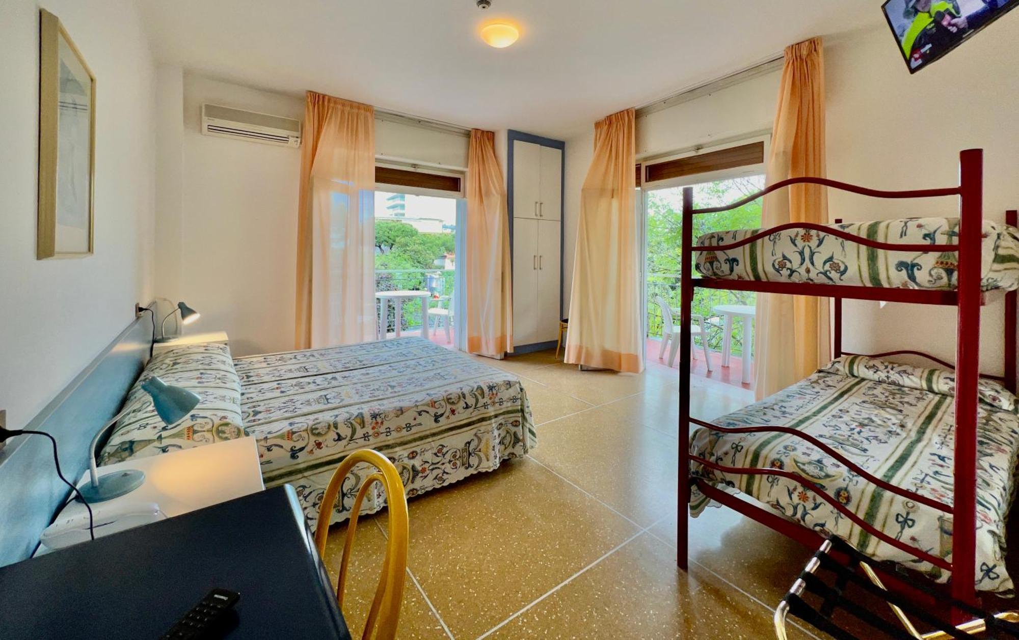 Hotel Myriam Lignano Sabbiadoro Dış mekan fotoğraf